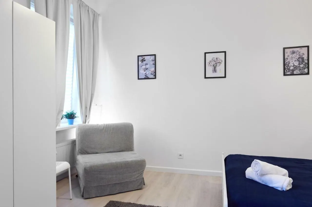 Apartments Chmielna 24 By Renters Warszawa Polen